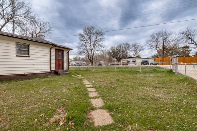 421 W 8th Street, Lancaster, TX 75146