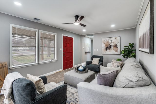 421 W 8th Street, Lancaster, TX 75146