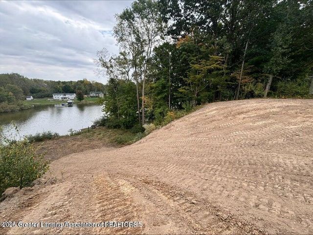 05 Lakeview Ct, Perrinton, MI 48871