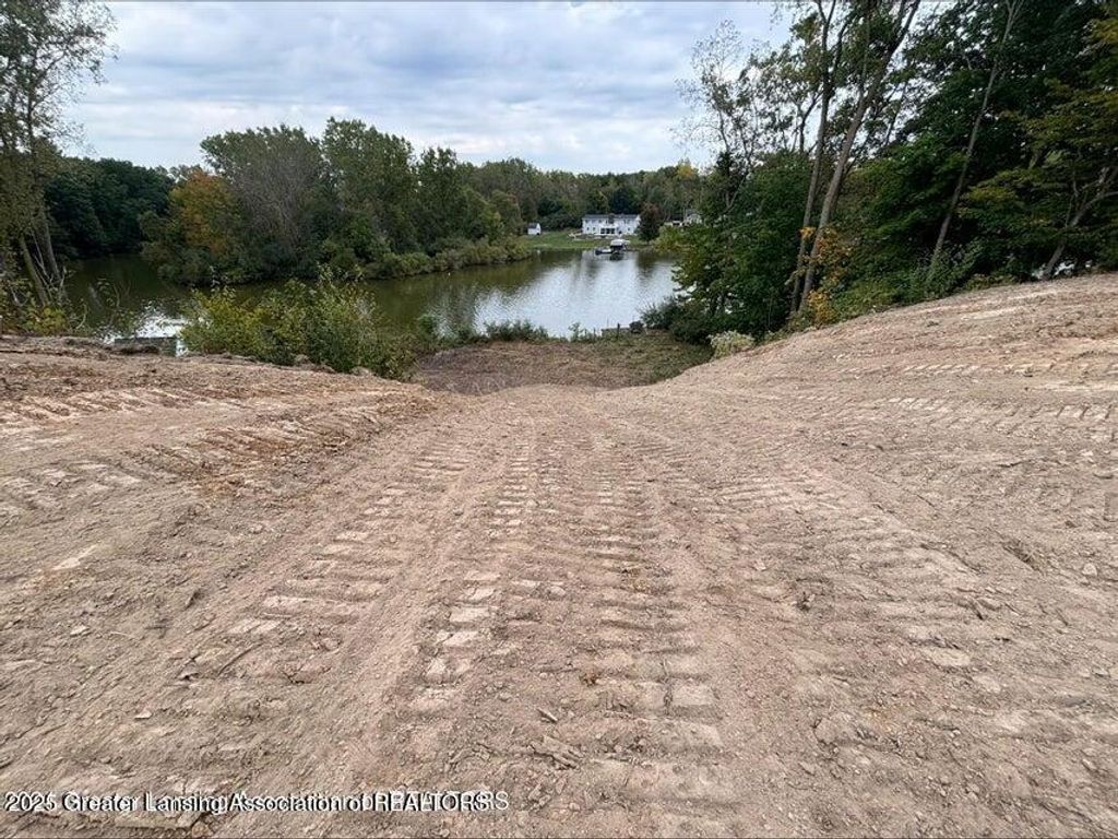 05 Lakeview Ct, Perrinton, MI 48871