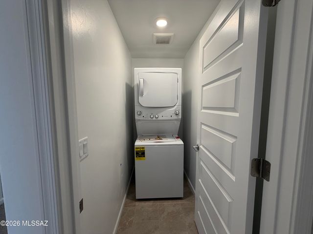 8968 E Moontear Way, Vail, AZ 85641