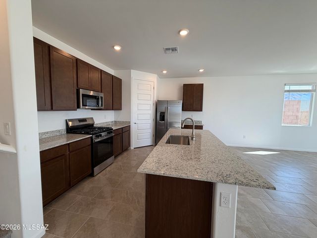 8968 E Moontear Way, Vail, AZ 85641