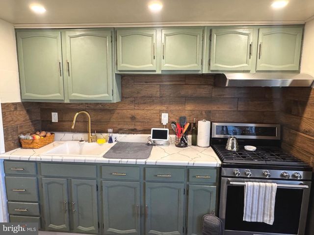 119 CHADWICK AVE, Marcus Hook, PA 19061