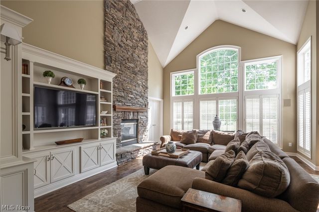 285 Burwick Road, Highland Heights, OH 44143
