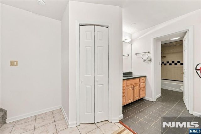 54-60 Mcwhorter 106, Newark, NJ 07105