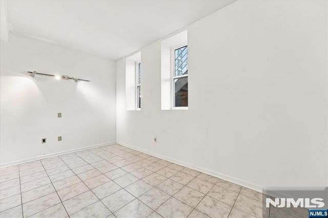 54-60 Mcwhorter 106, Newark, NJ 07105