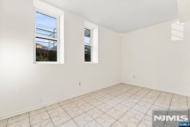 54-60 Mcwhorter 106, Newark, NJ 07105