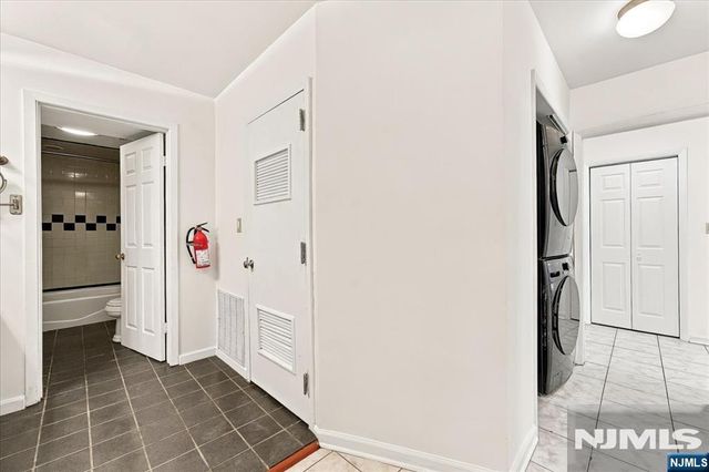 54-60 Mcwhorter 106, Newark, NJ 07105