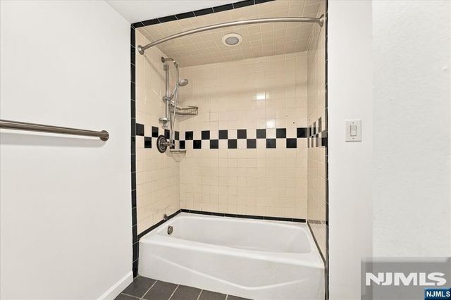 54-60 Mcwhorter 106, Newark, NJ 07105