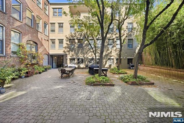 54-60 Mcwhorter 106, Newark, NJ 07105