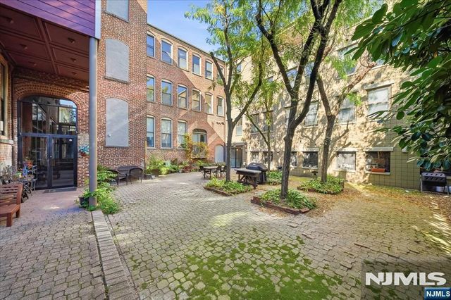 54-60 Mcwhorter 106, Newark, NJ 07105