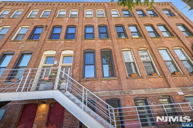 54-60 Mcwhorter 106, Newark, NJ 07105
