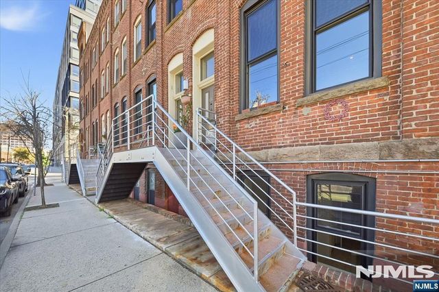 54-60 Mcwhorter 106, Newark, NJ 07105