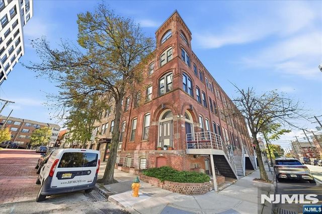 54-60 Mcwhorter 106, Newark, NJ 07105