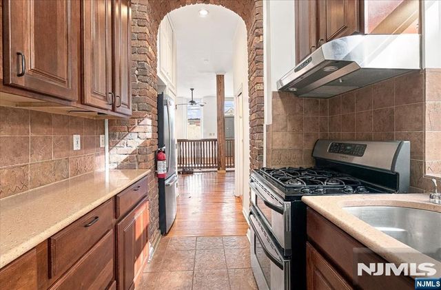 54-60 Mcwhorter 106, Newark, NJ 07105