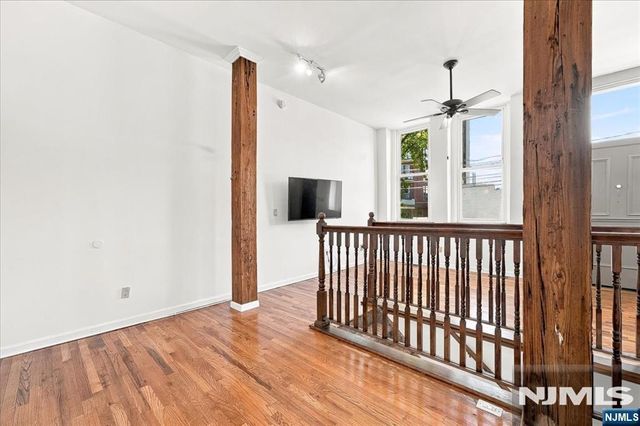 54-60 Mcwhorter 106, Newark, NJ 07105