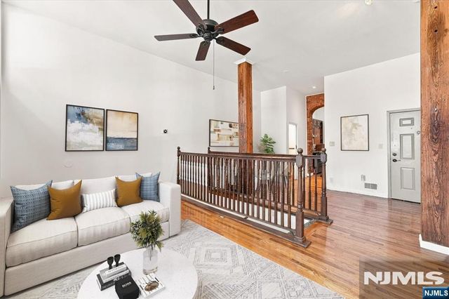 54-60 Mcwhorter 106, Newark, NJ 07105