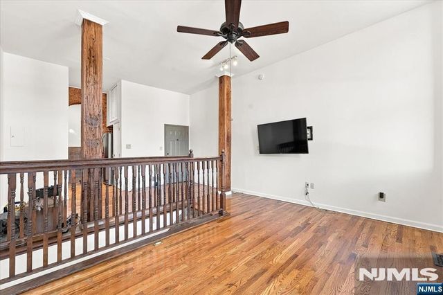 54-60 Mcwhorter 106, Newark, NJ 07105