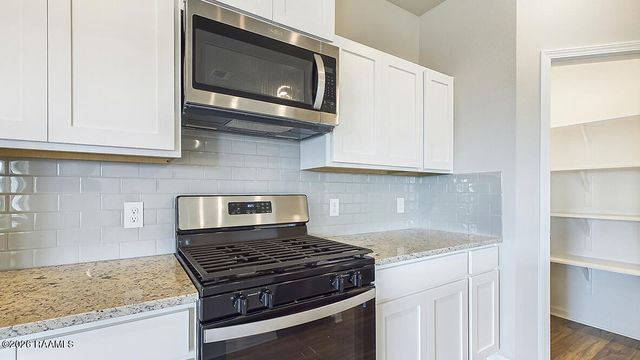 111 Lake Oak Drive, Lafayette, LA 70507
