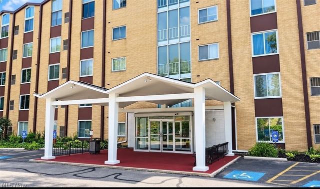 25735 Lorain Road 224, North Olmsted, OH 44070