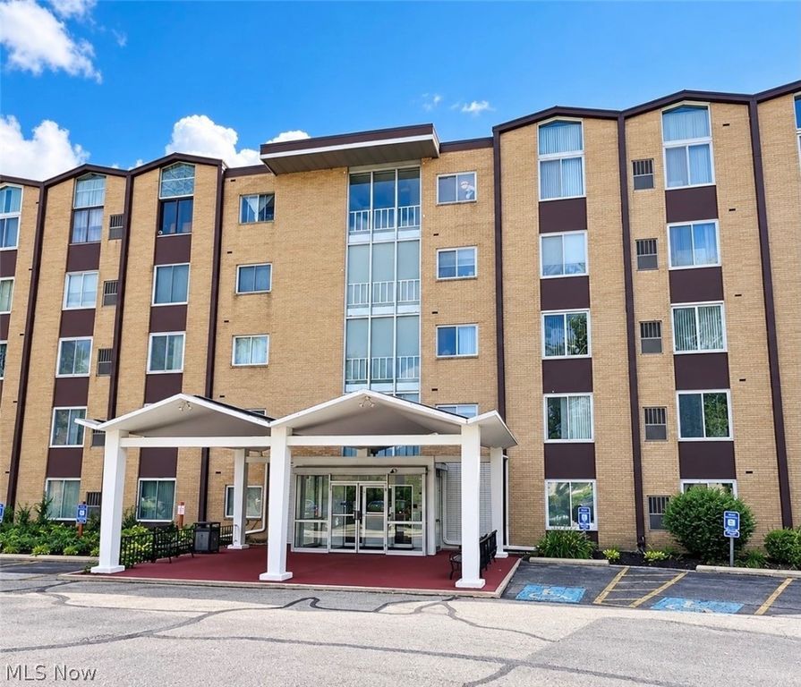 25735 Lorain Road 224, North Olmsted, OH 44070