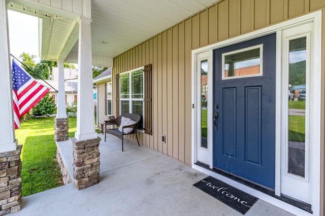 11418 Spring Street, Soddy Daisy, TN 37379