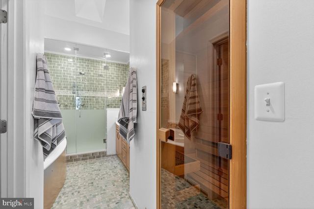 3540 RESERVOIR RD NW, Washington, DC 20007