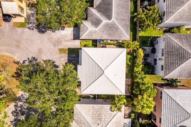 9855 NW 2nd Court, Plantation, FL 33324