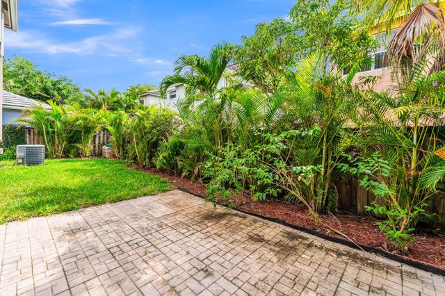 9855 NW 2nd Court, Plantation, FL 33324