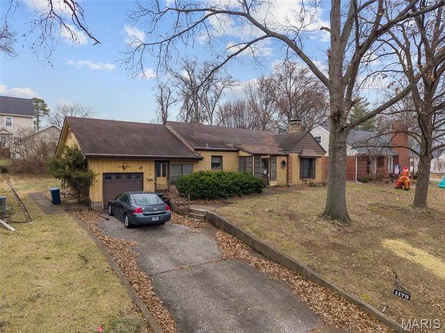 1175 Hillard Road, St Louis, MO 63122