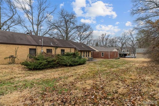 1175 Hillard Road, St Louis, MO 63122