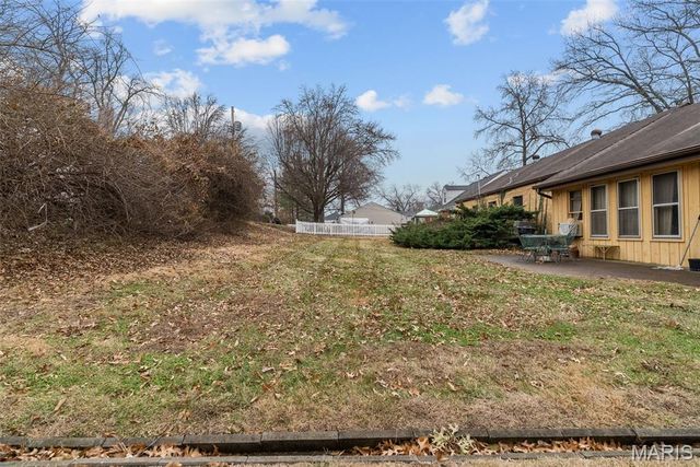 1175 Hillard Road, St Louis, MO 63122