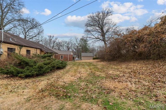 1175 Hillard Road, St Louis, MO 63122