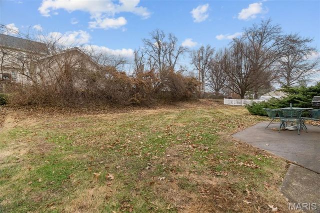 1175 Hillard Road, St Louis, MO 63122