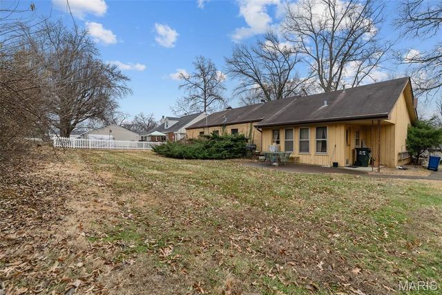 1175 Hillard Road, St Louis, MO 63122