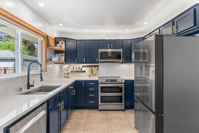 8613 Ohio AVENUE, Milwaukee, WI 53227