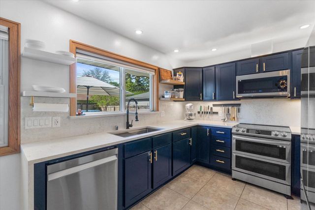 8613 Ohio AVENUE, Milwaukee, WI 53227