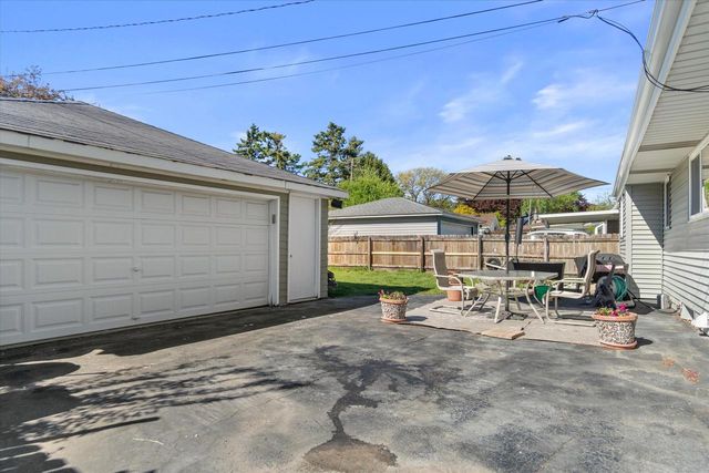 8613 Ohio AVENUE, Milwaukee, WI 53227