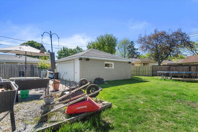 8613 Ohio AVENUE, Milwaukee, WI 53227