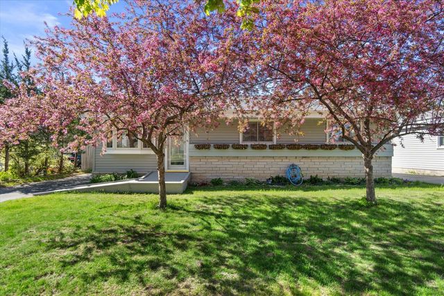 8613 Ohio AVENUE, Milwaukee, WI 53227