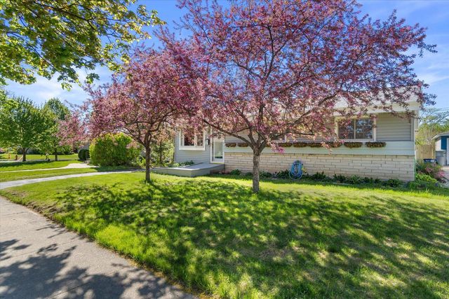 8613 Ohio AVENUE, Milwaukee, WI 53227