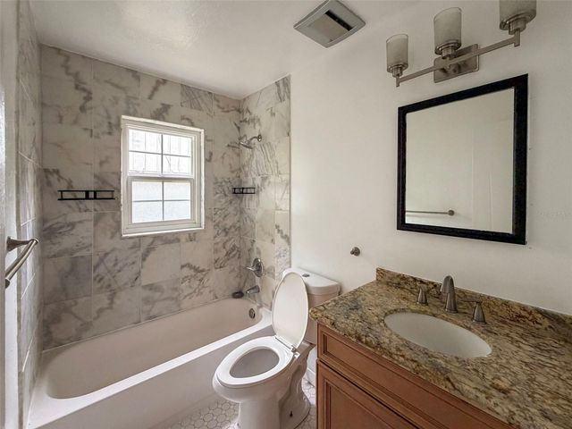 1048 SW 6TH DRIVE B, Gainesville, FL 32601