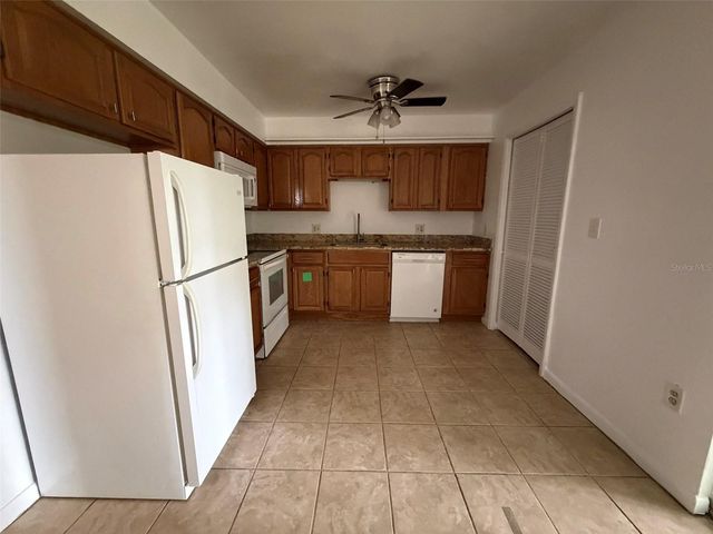 1048 SW 6TH DRIVE B, Gainesville, FL 32601