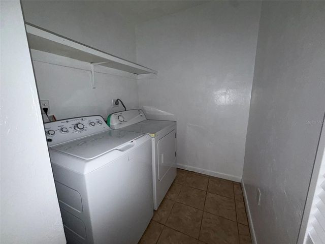 1048 SW 6TH DRIVE B, Gainesville, FL 32601