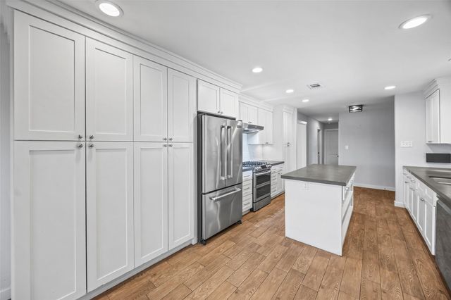 9715 Greenwillow Street, Houston, TX 77096