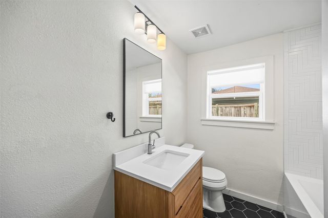 9715 Greenwillow Street, Houston, TX 77096