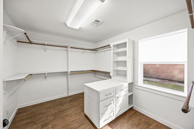 9715 Greenwillow Street, Houston, TX 77096