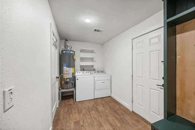 9715 Greenwillow Street, Houston, TX 77096