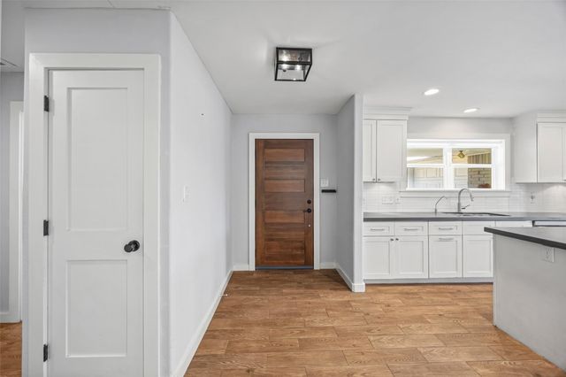 9715 Greenwillow Street, Houston, TX 77096