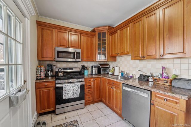 76 E Maple Avenue, Suffern, NY 10901